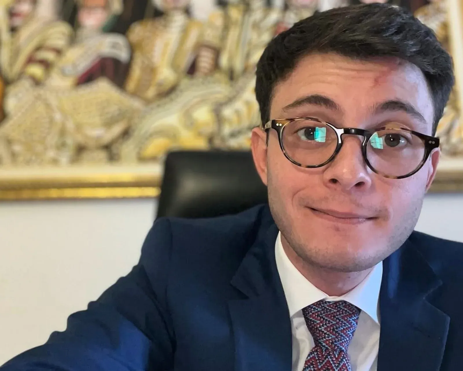 Ritratto di Luigi Genovese con gli occhiali.